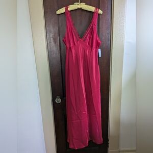 Elegant Pink Lace-Trimmed Chemise